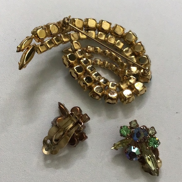 1970’s Aurora Borealis Brooch & Earrings Set - Picture 4 of 6